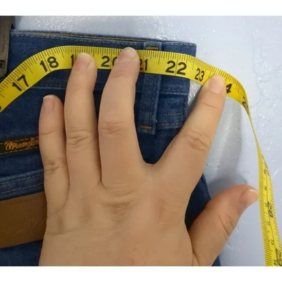 Wrangler Men Denim Jeans Size 46x30 Relaxed Fit Blue Cotton Classic Straight Leg - Picture 10 of 10